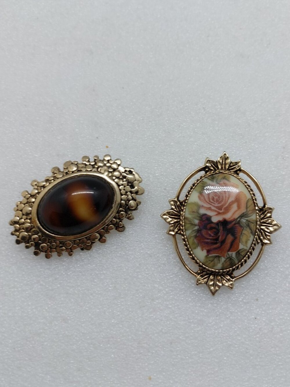 2 Sarah Coventry Signed Gold Tone Brooch / Pin Oval Frames